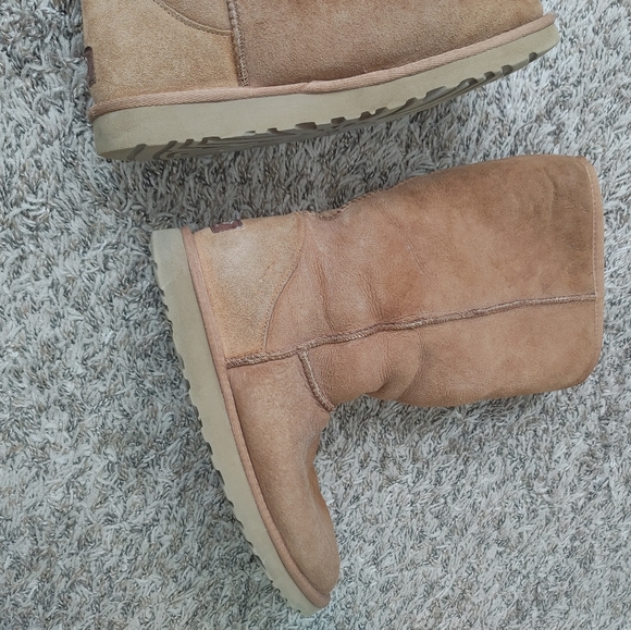 Tall brown uggs - Picture 3 of 4